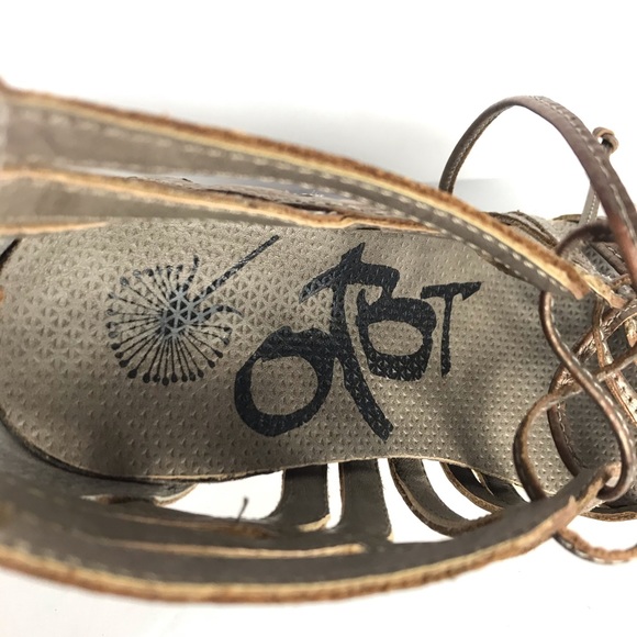 OTBT Nomadic Embossed Light Pewter Wedge Sandals - Picture 7 of 8